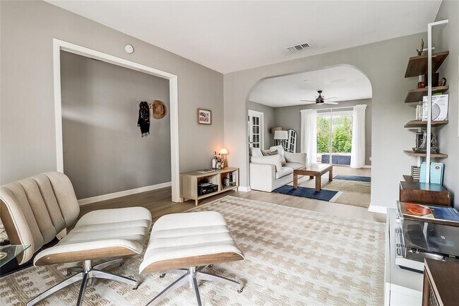 Photo - 5300 Basswood Ln