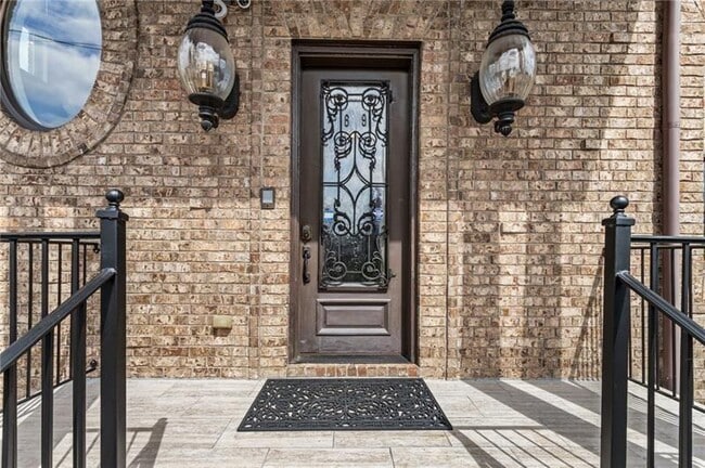 Photo - 629 Boulevard NE