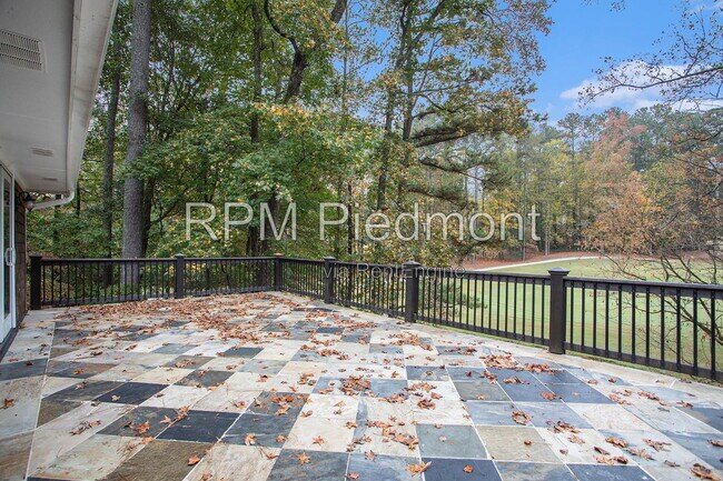 Photo - 630 Pine Point Trce