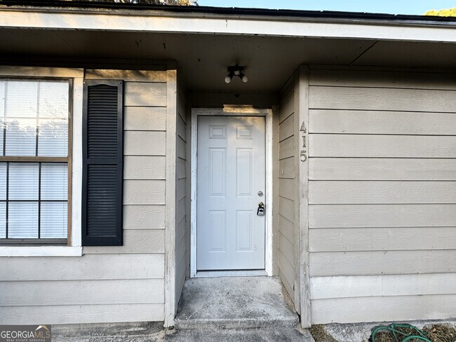 Photo - 415 Admiral's Walk Dr