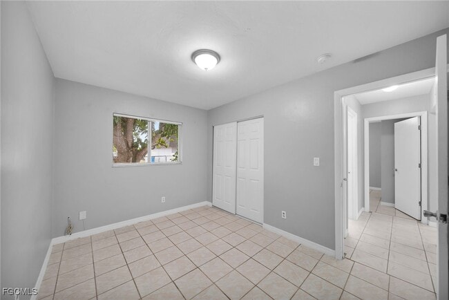 Building Photo - 15 SE 24th Ave Unit C