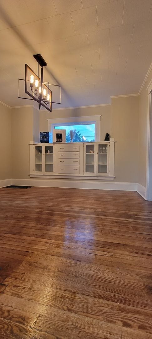 Building Photo - Heights 3br 1b 2 car garage with remote openers