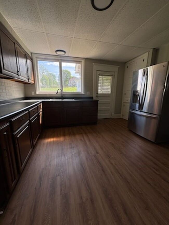 Photo - 515 Wallis Ave