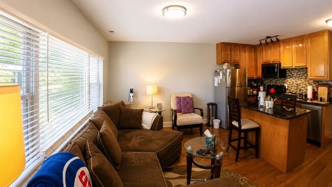 Photo - 1343 W Winona St Unit 2E