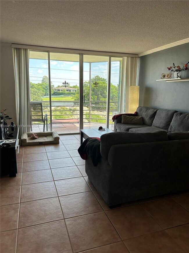 1501 NE 191st St Unit C401