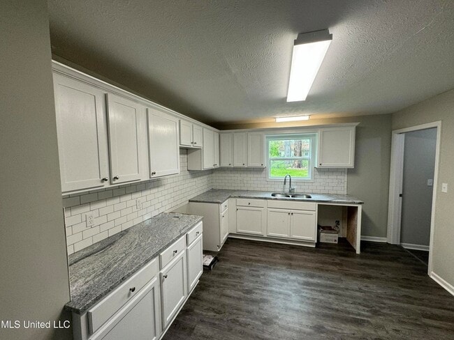 Photo - 742 Montclair Pl