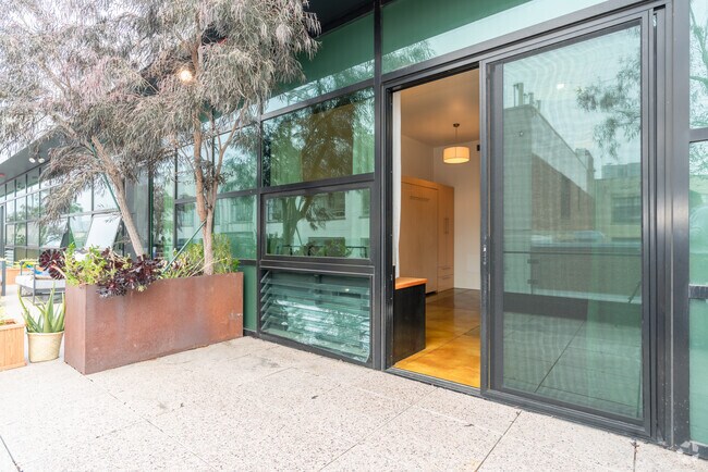 Outdoor Patio - Arc Light