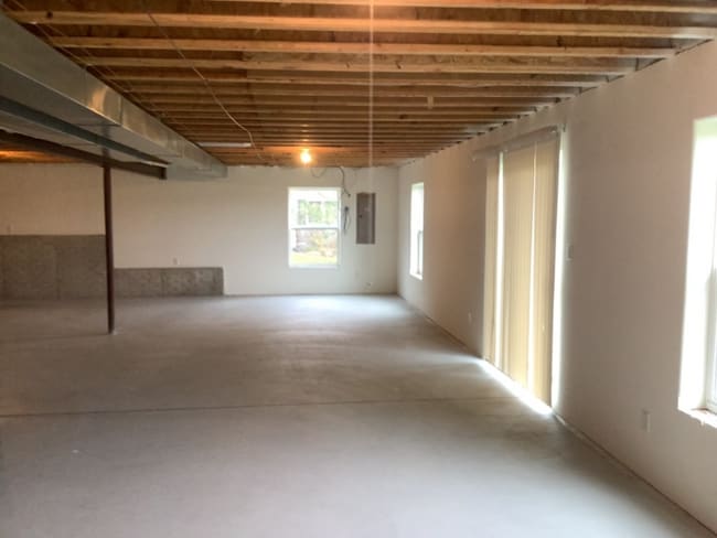 Building Photo - 1090 Seneca St Rental