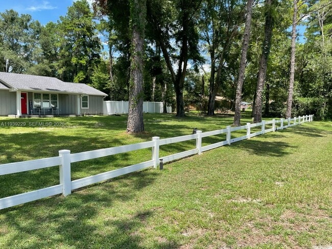 Photo - 399 SW Broderick Dr