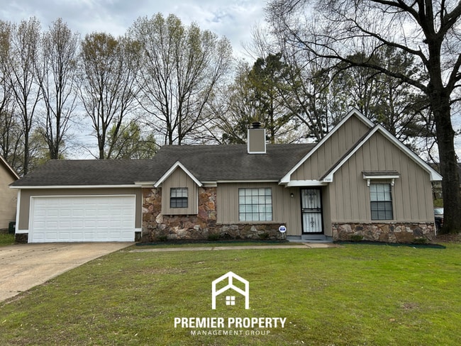 Building Photo - Charming 3BR/2BA Home in 38125 | Vaulted Ceilings, Built-ins & 2-Car Garage