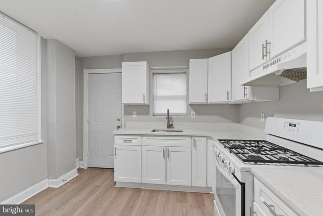 Photo - 3836 N Darien St