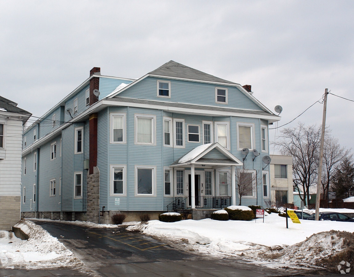 Photo - 1056 Genesee St W