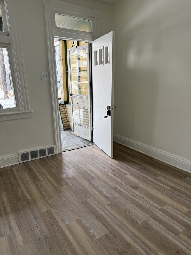 Photo - 532 Vermont Ave