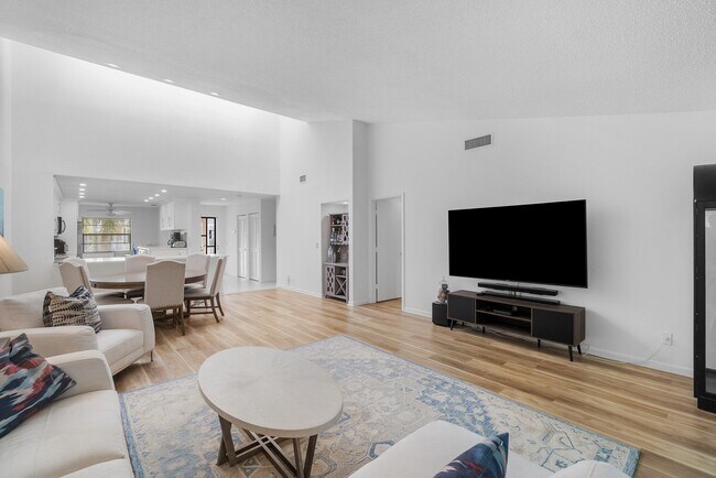 Photo - 61 Eastgate Dr Unit D