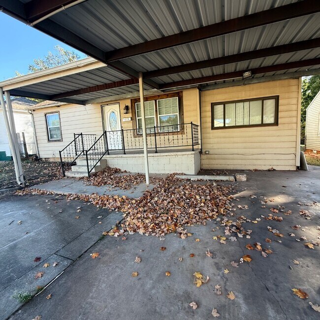 Building Photo - 4004 SE 25th St