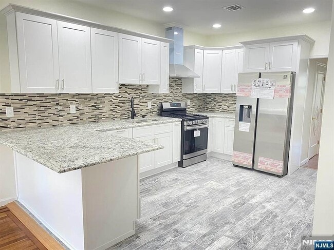 Photo - 1008 74th St