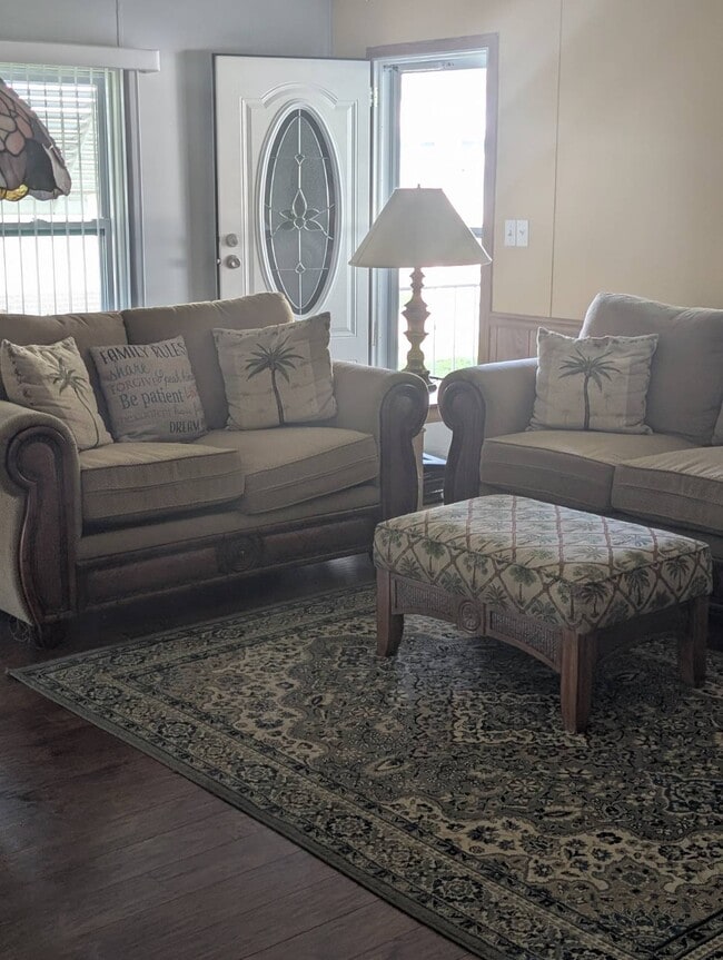 Photo - 280 Country Club Dr