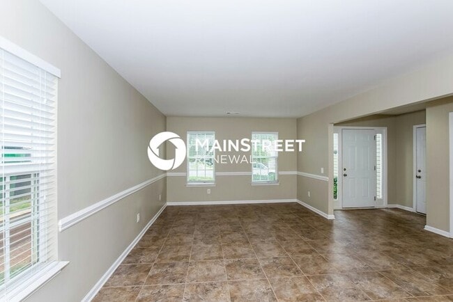 Photo - 3 Bedroom Pet-Friendly Home in Charlotte, NC with Main Street Renewal