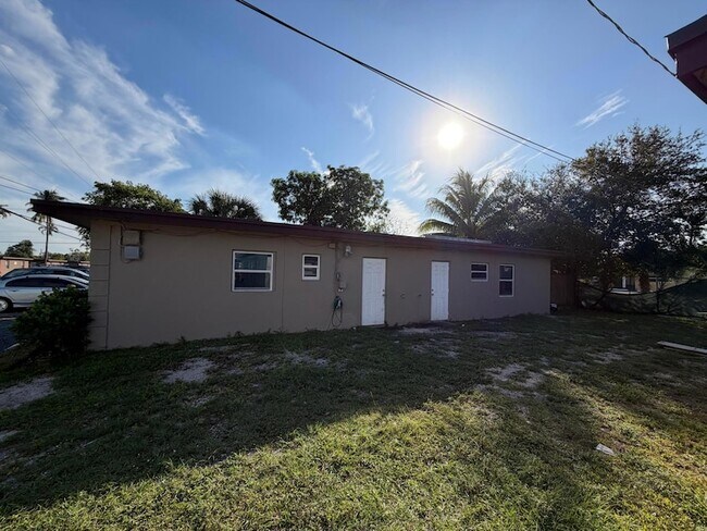 Photo - 911 NW 12th Ave Unidad 1-a