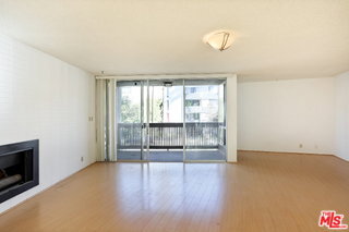 Building Photo - 809 S Bundy Dr
