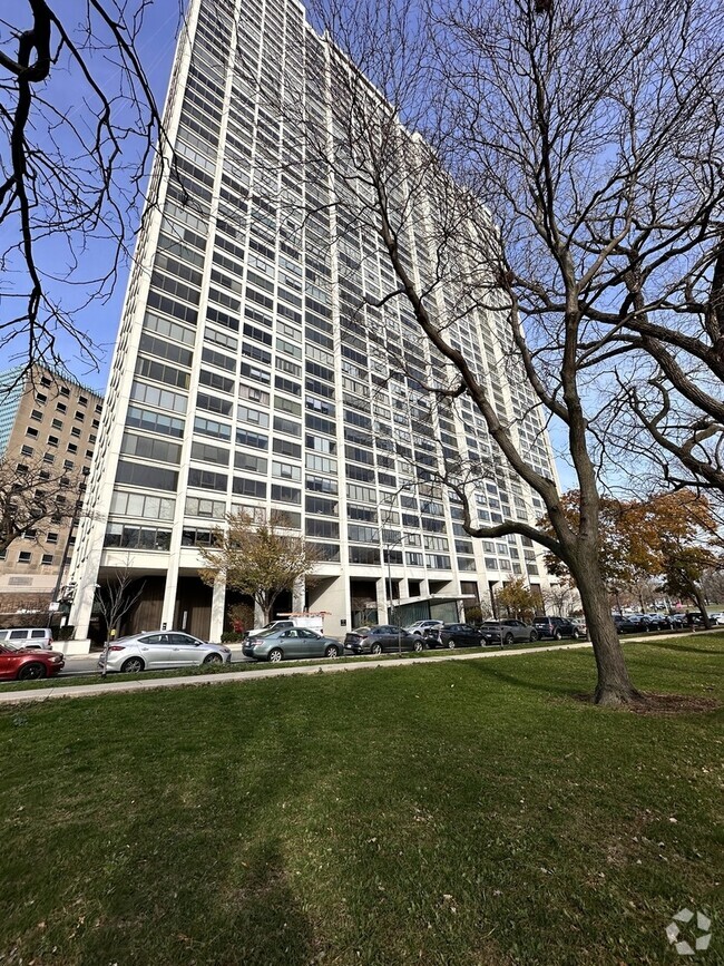 Building Photo - 2800 N Lake Shore Dr Unit 2106 Rental