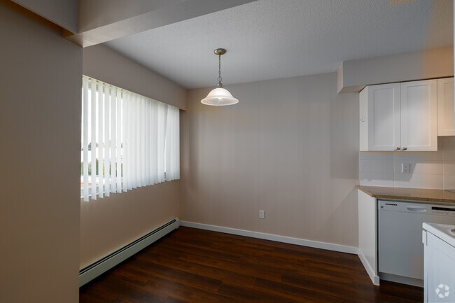 2BR, 1.5BA - 980SF - Dining Room
