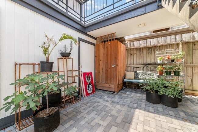 Photo - 1424 Marshall St Unit 9