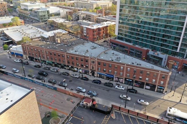 Building Photo - 3751 N Halsted St Unit 214