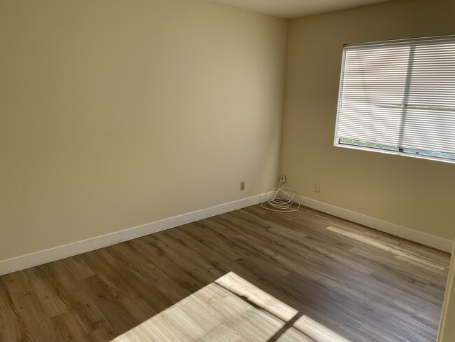 Bedroom1 - 1847 S Barrington Ave Unit Apartment #1