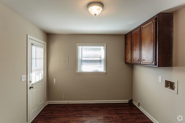 3BR, 2BA - 1700 SF - Laundry Room