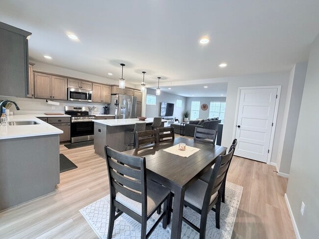 Photo - 3 Bed / 2.5 Bath Brand New House in Waunakee, WI!