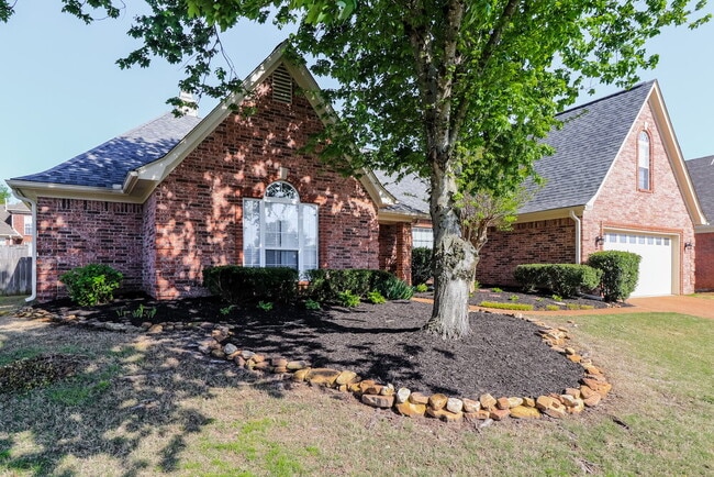 Photo - 288 Mayhurst Ln