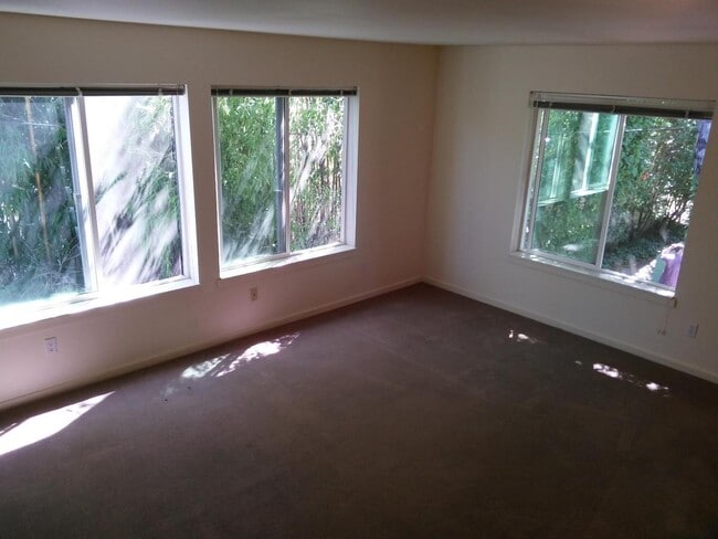 Photo - (560) 21st Street Duplex - 2 Bedroom / 2 Bathroom Unit 539