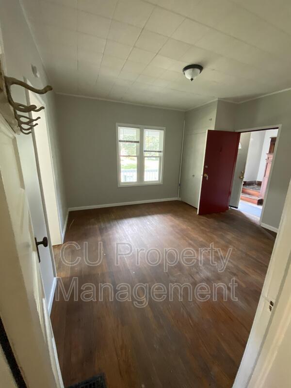 Photo - 615 W White St