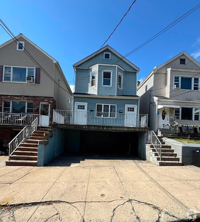 Building Photo - 30 E 49th St Unit 2 Rental
