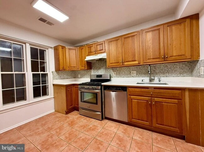 Photo - 9531 Burdett Rd