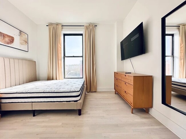 Photo - Furnished room/NOT APARTMENT Unit 3