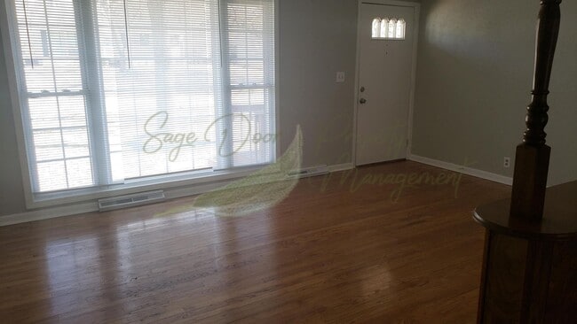 412 Lacy Ln