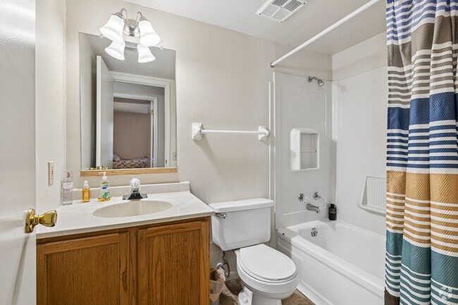 2BR, 1BA - 830SF - Bathroom