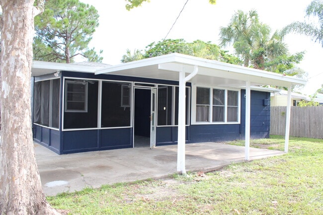 carport - 849 58th Avenue Northeast Unit 849 58th Ave NE