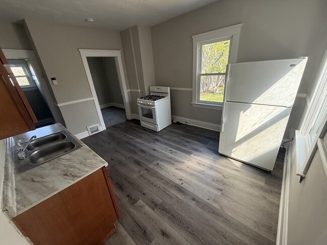 Photo - 10303 Sophia Ave