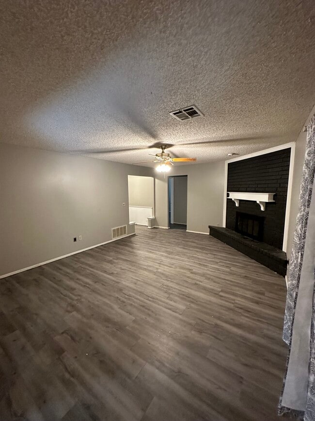 Photo - 301 N Morgan Dr