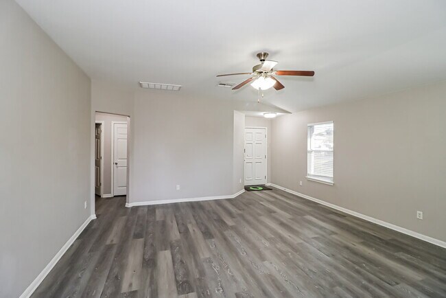 Photo - 223 Legends of Hutto Tr