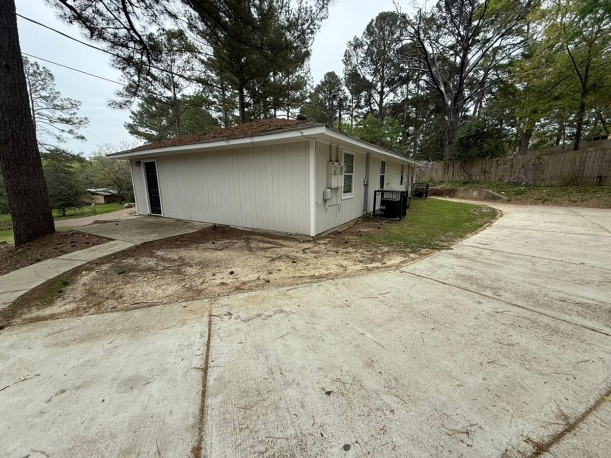 Photo - 219 Lawrence Rd