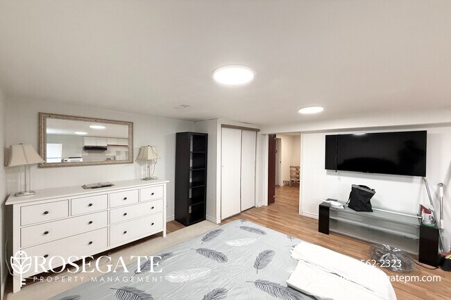 Photo - Newly Renovated 1-Bedroom Gem in Scarborou... Unit 2