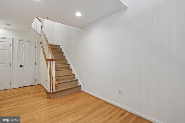 Photo - 46 Waddington Ln