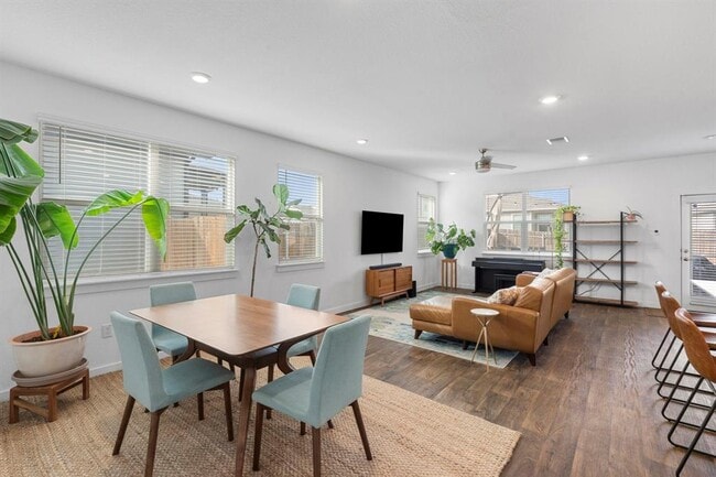 Photo - 3204 Egan Dr