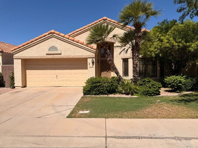Building Photo - Warm & Charming single level 3 x 2 Home in Stonebridge Lakes!!