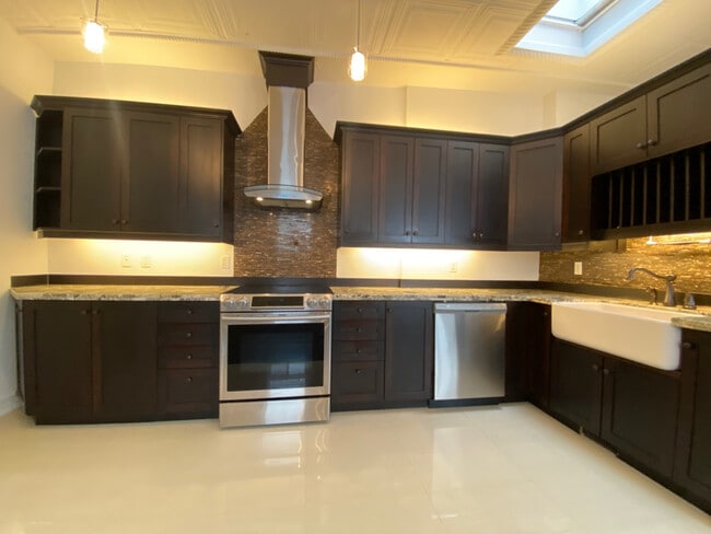 Photo - 385 Jane St Unit Upper Front