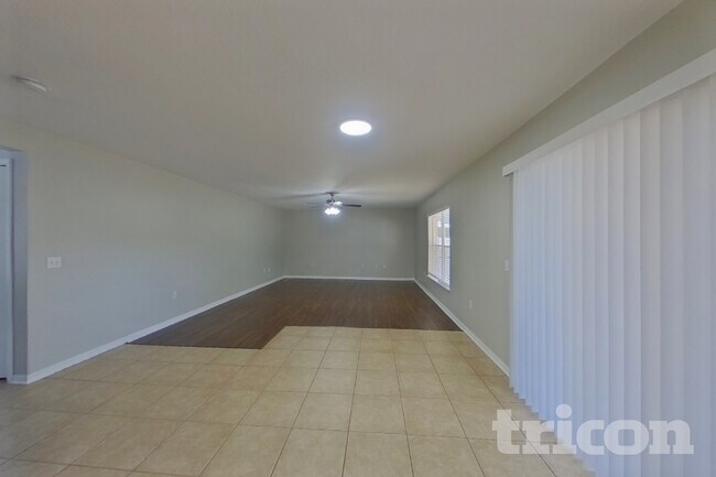 Photo - 546 Granite Cir